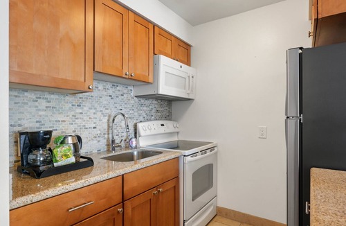 Historic Lahaina Front Street Apartment | Relaxing Oceanfront Escape – Lahaina Shores 421
