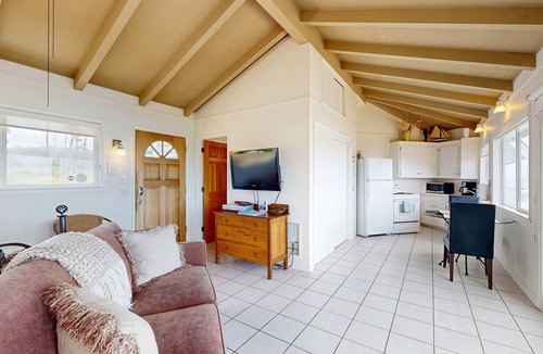 Fort Bragg House | Relaxing Oceanfront Retreat with Hot Tub