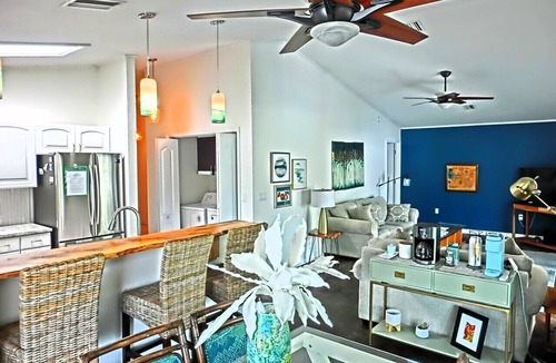 Weeki Wachee Gardens House | Relaxing Overlook Retreat - Kayaks and Turtles | Family Friendly!