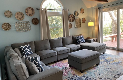 Forestdale House | Relaxing Pond Front Home