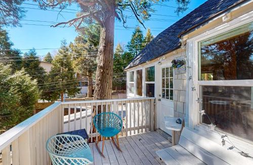Cedar Glen House | Relaxing Retreat w/Deck, 1 Mi to Lake Arrowhead!