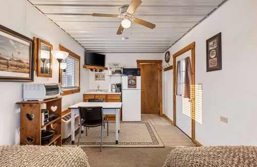 Burt County House | Relaxing Riverfront Cabin Retreat | Ideal for Hunters & Fishermen