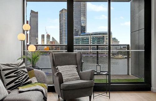 Docklands Apartment | Relaxing Riverfront Retreat with Study with Pool Gym
