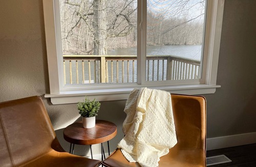 Howe House | Relaxing Riverside 10 Minutes to Shipshewana