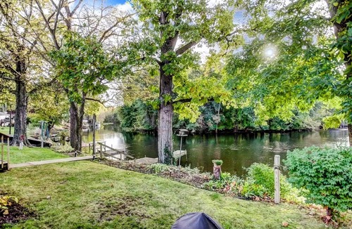 Howe House | Relaxing Riverside 10 Minutes to Shipshewana