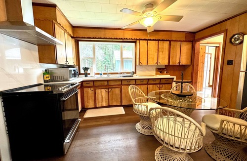 Bracebridge Cottage | Relaxing Riverside Cottage +OnThe Water +Waterfall +Bracebridge +Family Friendly