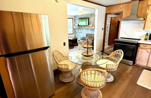 Bracebridge Cottage | Relaxing Riverside Cottage +OnThe Water +Waterfall +Bracebridge +Family Friendly