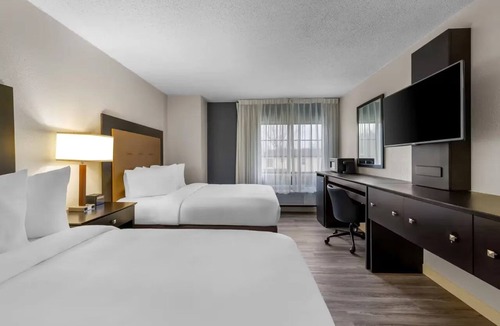 Brewerton Hotel | Relaxing Room Perfect for Oneida Lake Adventures | Free Parking and Breakfast