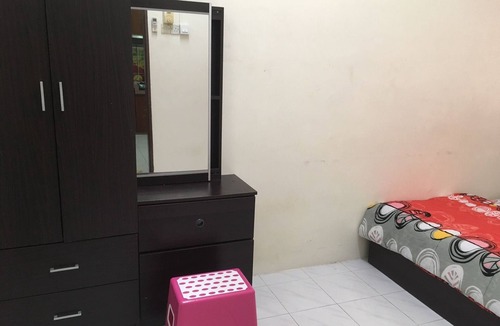 Teluk Kumbar House | Relaxing Seaside Bayan Homestay