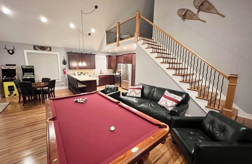 Necedah House | Relaxing Secluded Forest Cabin. Fire Pit, Lakes & Nature Near Wisconsin Dells