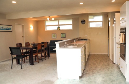 Waipahihi House | Relaxing spacious home, close to lake, great views