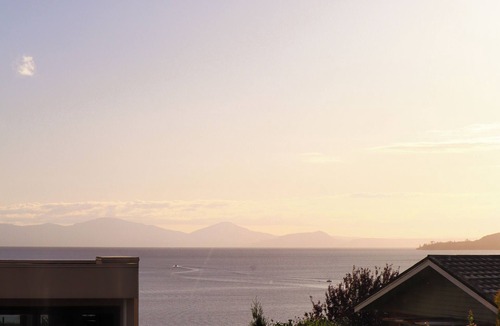 Waipahihi House | Relaxing spacious home, close to lake, great views