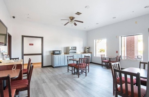 Clute Hotel | Relaxing Spot Near Sea Center Texas Perfect for Families