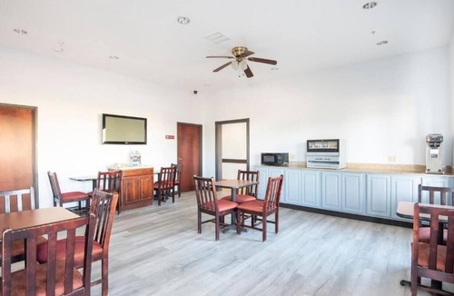 Clute Hotel | Relaxing Spot Near Sea Center Texas Perfect for Families