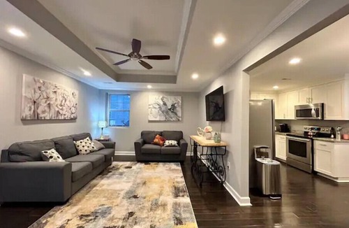 Greer House | Relaxing Stay on Trade Street