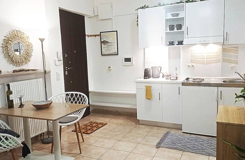 Kifisia Apartment | Relaxing Studio Apt, 1 min to Highway, Parking