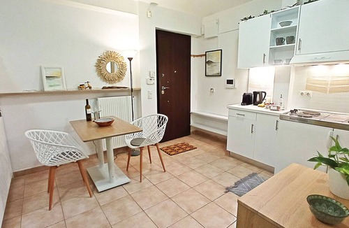Kifisia Apartment | Relaxing Studio Apt, 1 min to Highway, Parking