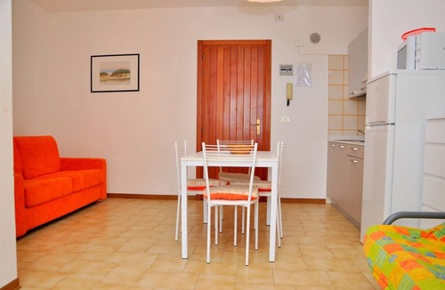 Bibione Apartment | Relaxing studio apartment with side sea view