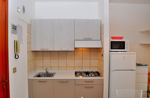 Bibione Apartment | Relaxing studio apartment with side sea view