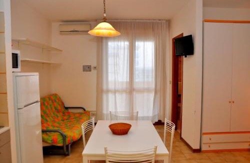 Bibione Apartment | Relaxing studio apartment with side sea view