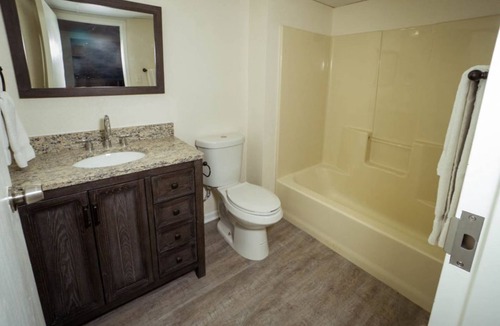 Branson Theater District Apartment | Relaxing Studio at Oak Ridge in Missouri
