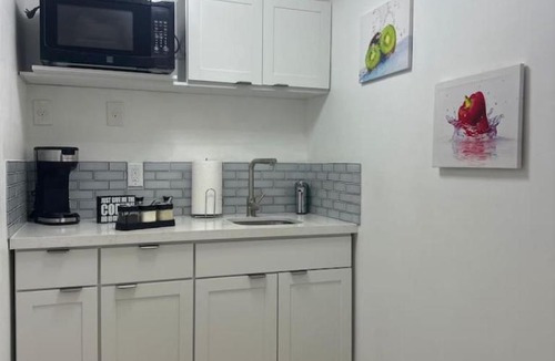 Pembroke Pines Apartment | Relaxing Studio Getaway w BBQ, Patio and Parking