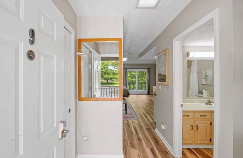 Baneberry House | Relaxing Studio, Sleeps 2, Near Golf & Douglas Lake