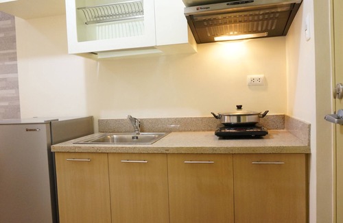 Pio del Pilar Apartment | Relaxing Studio Unit with Balcony Makati