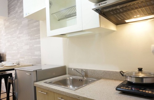Pio del Pilar Apartment | Relaxing Studio Unit with Balcony Makati