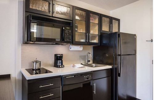 Warren Apartment | Relaxing Studio w/Fully-equipped Kitchen! Pets Allowed, BBQ Facilities, Parking