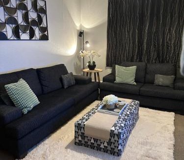 Nelson South House | Relaxing sunny Nelson retreat, balcony views & easy walk to CBD
