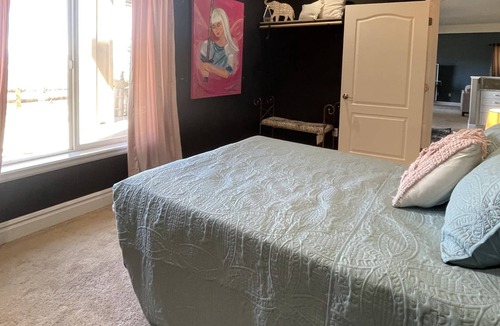 Castle Pines North Apartment | Relaxing Sunset MTN Views convenient-golf-king bed