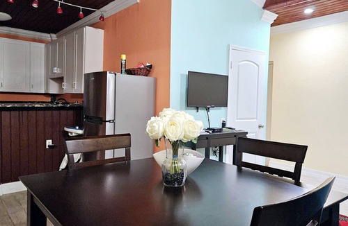 Savannah Apartment | Relaxing, tastefully decorated one-bedroom unit with all modern facilities