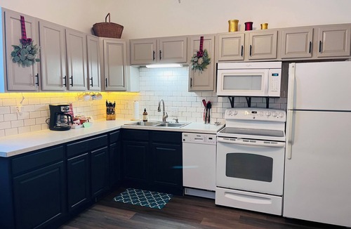 Downtown Dubuque House | Relaxing Townhouse Downtown Dubuque with fenced in backyard & pet friendly
