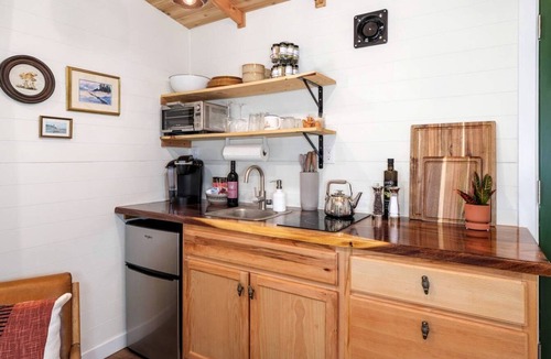 Bell Hill Cabin | Relaxing Tree House in Sequim, Washington, Perfect for a Glamping Getaway to Olympic National Park