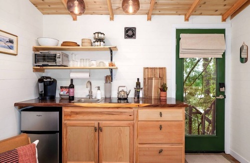 Bell Hill Cabin | Relaxing Tree House in Sequim, Washington, Perfect for a Glamping Getaway to Olympic National Park