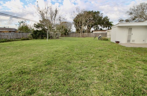 Melbourne House | Relaxing Tropical Getaway! Coral Cottage Melbourne- family and pet friendly home