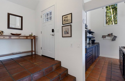 Friday Harbor House | Relaxing two-bedroom, hot tub, pet friendly (HH)