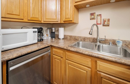 North Mountain Condo | Relaxing Waterfront Oasis - Travel, Business, Travel Nurses, Sports, Medical