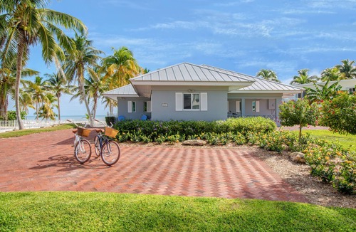 Lower Matecumbe Beach House | Relaxing waterfront retreat with boat dock & amazing ocean views