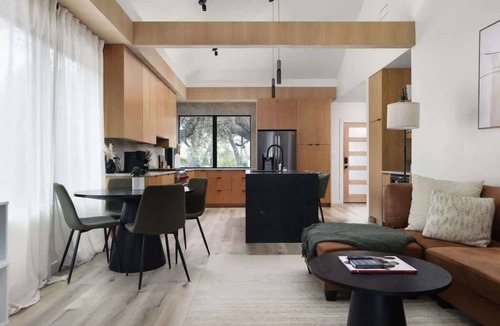Travis Heights House | Relaxing Wellness Escape with Sauna & Cold Plunge