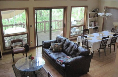 Chestnut Springs House | Relaxing Wintergreen Chalet