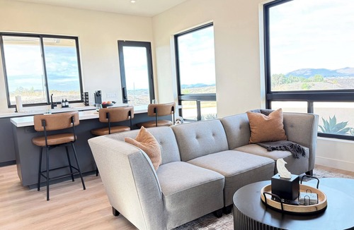 Temecula House | Relaxing Wine Country Stay - Hot Tub - Agave Farm