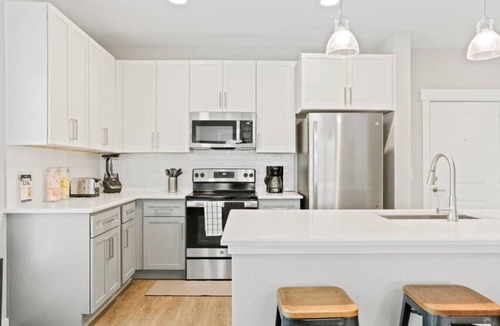 Charlotte Apartment | Reluxme|Stylish 2BR w/Balcony, Gym, Pool, Stores