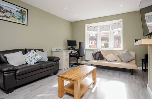 Basildon House | Remaj Accommodation, 4 Bedrooms, 6 Beds , sleeps 7 & free residential parking
