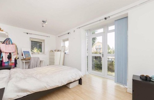 Island Gardens Apartment | Remarkable 2-Bed Apartment in London