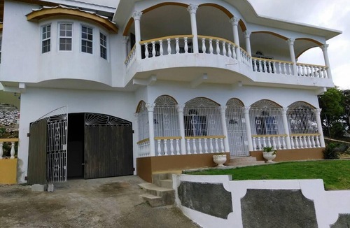 Moore Town Villa | Remarkable 2-Bed Villa in Fair Prospect Sea View