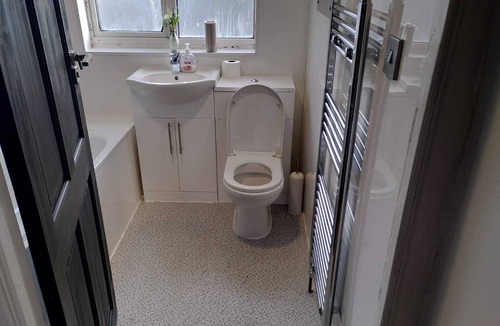Cranford House | Remarkable 3-Bed House in Hounslow