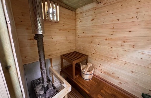 Bovey Tracey Apartment | Remarkable Boultons Barn with hot tub & opt sauna