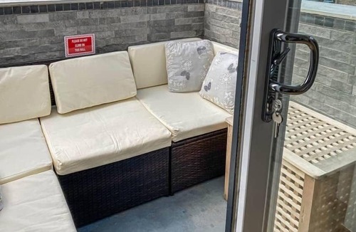 Ford Apartment | Remarkable Seaside Apartment - Sleeps 4